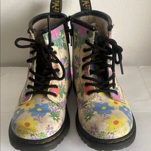 Airwair boots for lik girl size 9 whit flowers print